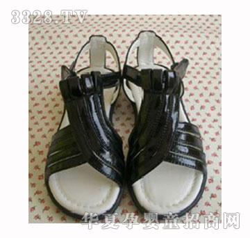 ���ؿ�Ůͯ��ɫ�r�Л�Ь