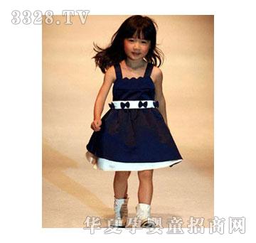 �����Ӻ�ɫ�ɐ۵���ȹ