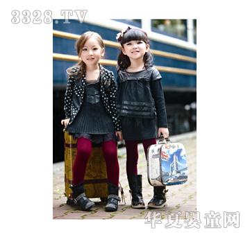 �Ҙ��к�ɫŮͯ�b