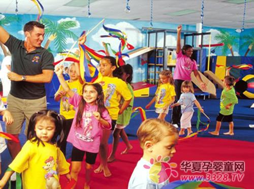 �V�ݵ��Č��Ћ�չӭ������ķ��̙C��(g��u)��չ