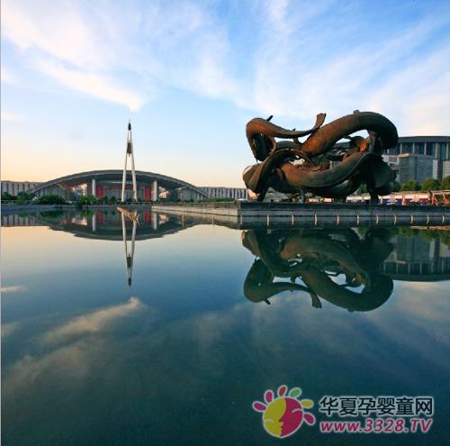 2012�ꌎ���Ћ�ͯ����չ��(ch��ng)�^��B